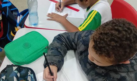 A temática da aula foi inspirada no livro Educar para humanizar o trânsito e mais do que apenas ensinar regras de tráfego.