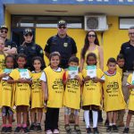 ALUNOS DA E.M. SANTO ANTÔNIO DE POUSO ALEGRE/MG E EQUIPE