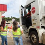 Abordagem e entrega de folder com dicas de Segurança