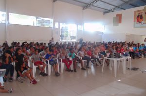 Alunos aguardando ansiosos para o início da Palestra