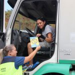 ENTREGA DE FOLDER COM DICAS DE SEGURANÇA E ORIENTAÇÕES