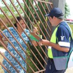 ABORDAGEM E ENTREGA DE FOLDER COM AS DICAS DE UMA TRAVESSIA SEGURA E CORRETA E ORIENTAÇÕES