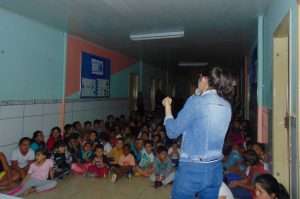 ANALISTA JUSSARA MINISTRANDO A PALESTRA