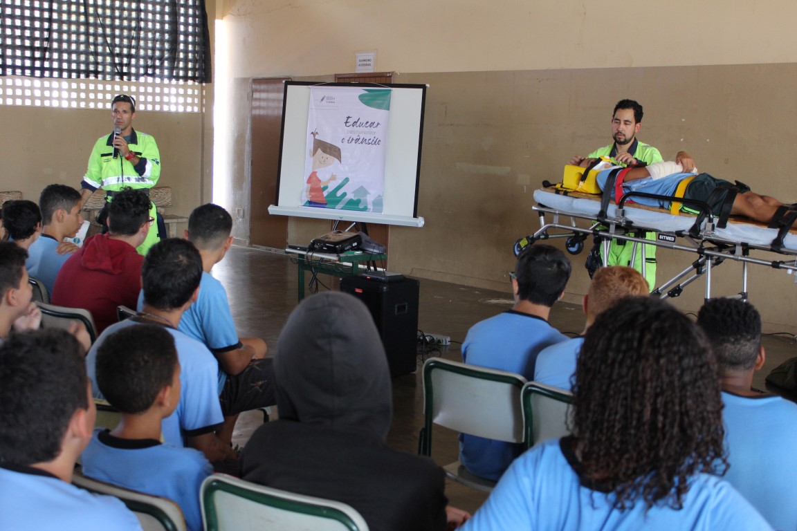 simulação de APH durante a atividade educativa