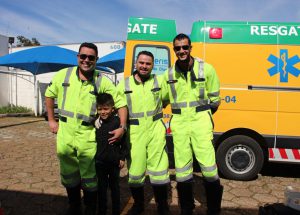 Equipe Brvida e o aluno participante da simulação