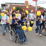 ALUNOS DA APAE PARTICIPANDO DA CAMINHADA