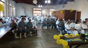 COLABORADORES AGUARDANDO O INICIO DA PALESTRA