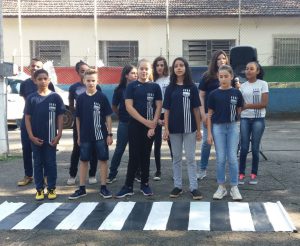 APRESENTAÇÃO DE PARÓDIAS DA E.M. PROFESSORA MARIA BARBOSA QUE FAZ PARTE DO PROJETO ESCOLA ARTERIS FERNÃO DIAS