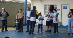 APRESENTAÇÃO DA PARÓDIA COM ALUNOS DA APAE