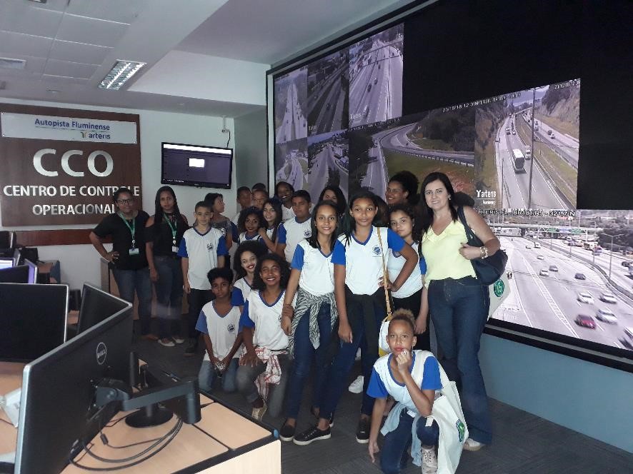 Alunos conhecem as dependências da Arteris Fluminense.