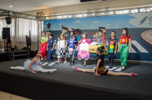 NESTE MOMENTO, DANDO CONTINUIDADE AS APRESENTAÇÃO DA ESCOLA MENÇÕE HONROSA, EM IZAIR LAGO DE QUATRO BARRAS/PR APRESENTOU UM TEATRO, “CUIDADOS NO TRÂNSITO ”