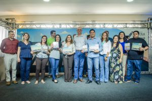 ENTREGA DE TROFÉU E CERTIFICADO DE HOMENAGEM, PELO ENVOLVIMENTO NO PROGRAMA “EDUCAR PARA HUMANIZAR O TRÂNSITO”