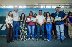 ENTREGA DE TROFÉU E CERTIFICADO DE HOMENAGEM, PELO ENVOLVIMENTO NO PROGRAMA “EDUCAR PARA HUMANIZAR O TRÂNSITO”