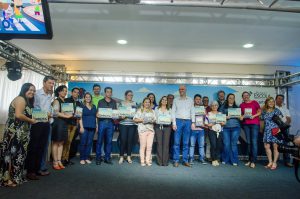 ENTREGA DE TROFÉU E CERTIFICADO DE HOMENAGEM, PELO ENVOLVIMENTO NO PROGRAMA “EDUCAR PARA HUMANIZAR O TRÂNSITO”