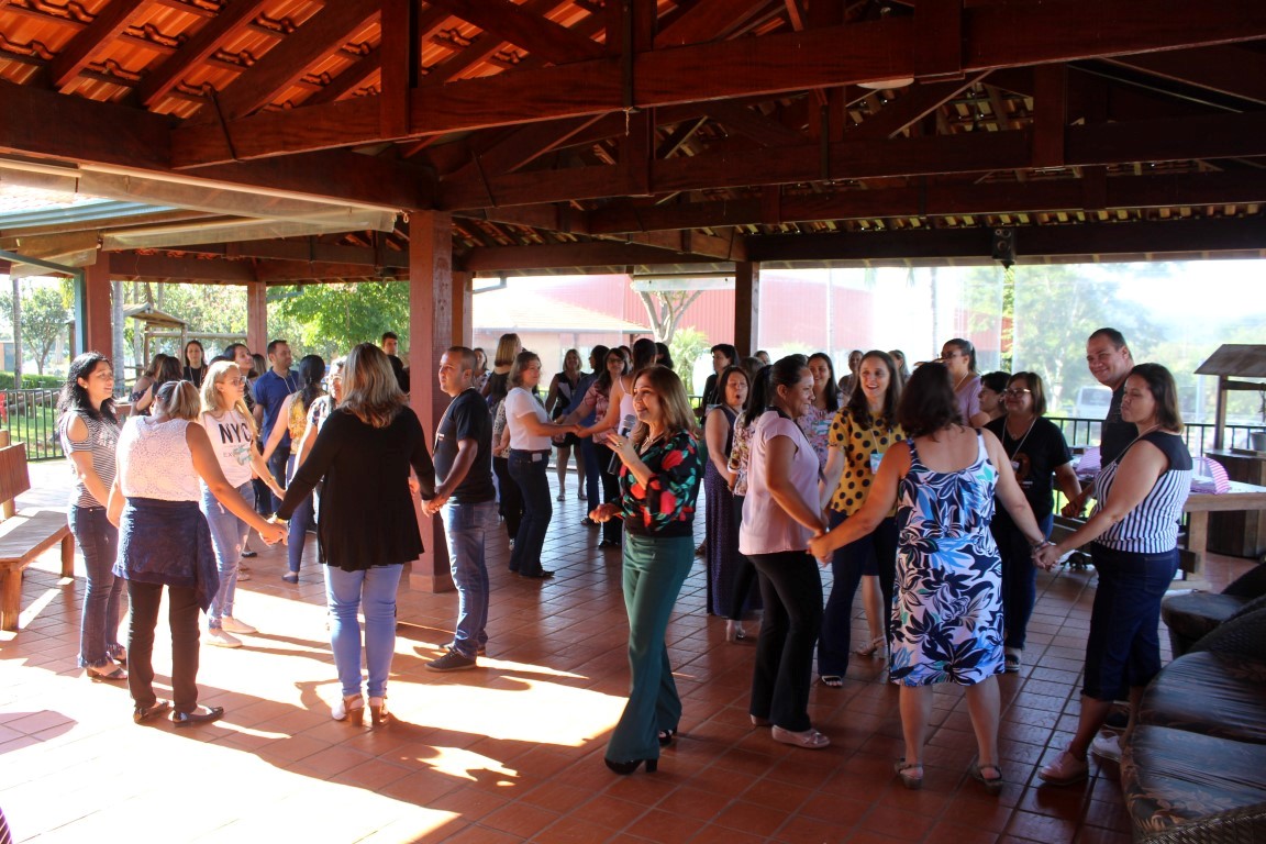 Educadores das escolas acompanhadas durante a dinâmica de integração