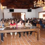 Educadores reunidos para início do encontro