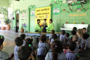 Simulação de atendimento pré hospitalar com a participação dos alunos