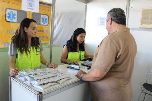 usuários recebem uma cópia dos exames realizados e brindes ao final da atividade