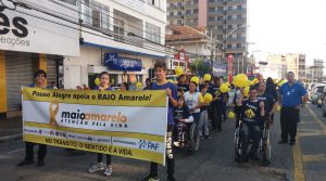 ALUNOS DA APAE DE POUSO ALEGRE PARTICIPANDO DA CAMINHADA