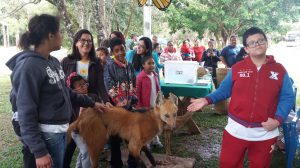 ALUNOS CONHECENDO O "LOBO GUARÁ" MASCOTE DA FERNÃO DIAS