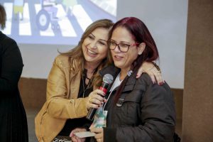 Interação dos educadores na capacitação.