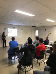 Palestra Viva Seguro, abordando dados da concessionária e conscientizando sobre ações no trânsito.