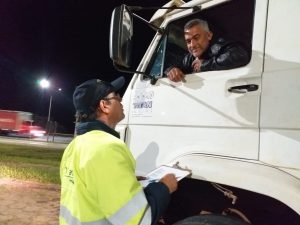 Abordagem ao caminhoneiro e orientação sobre a ação