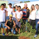 cada turma ficou responsável por uma das mudas plantadas