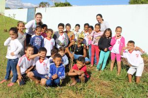 cada turma ficou responsável por uma das mudas plantadas