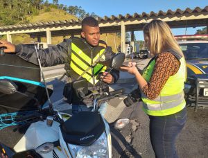 Preenchimento do formulário e orientação sobre uma pilotagem cautelosa e segura