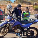 Equipe realizando pesquisa e orientando sobre os cuidados relacionados a condução do veículo