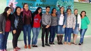 Representantes da secretaria municipal de educação, representante do Projeto Escola Arteris e professores da escola.