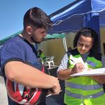 Equipe realizando pesquisa e orientando sobre os cuidados relacionados a condução do veículo