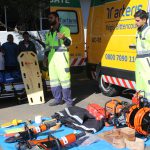 Aprendendo sobre os equipamentos da ambulância.