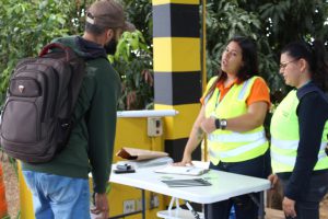 orientação, venda da carga e recarga do sistema e cobrança para motociclistas