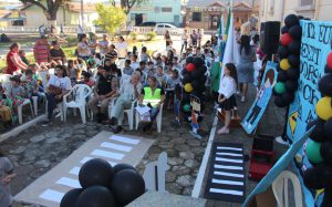 TODOS ANSIOSOS PARA O INÍCIO DAS APRESENTAÇÕES