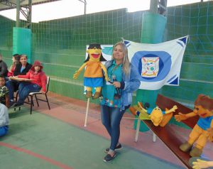 APRESENTANDO OS FANTOCHES
