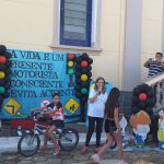 APRESENTAÇÃO ANDANDO FORA DA FAIXA, ATROPELAMENTO POR BICICLETA E DISTRAÇÃO