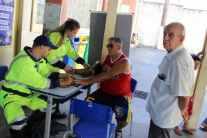 equipe do resgate da ViaPaulista aferiu pressão e batimentos cardíacos