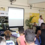 palestra na escola com as áreas de sustentabilidade, operações, ouvidoria e PMRV