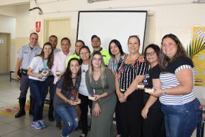 Nossa equipe foi presenteada pela professora Lúcia Helena