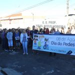 Alunos, professores, Polícia Rodoviária e Guarda Municipal preparados para o início da caminhada