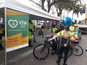 Instalação de antenas e adesivos refletivos