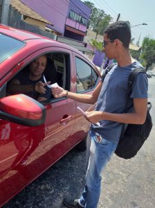 ENTREGA DE FRASES PARA MOTORISTAS E PEDESTRES