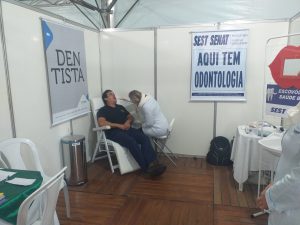 Atendimento com dentista.