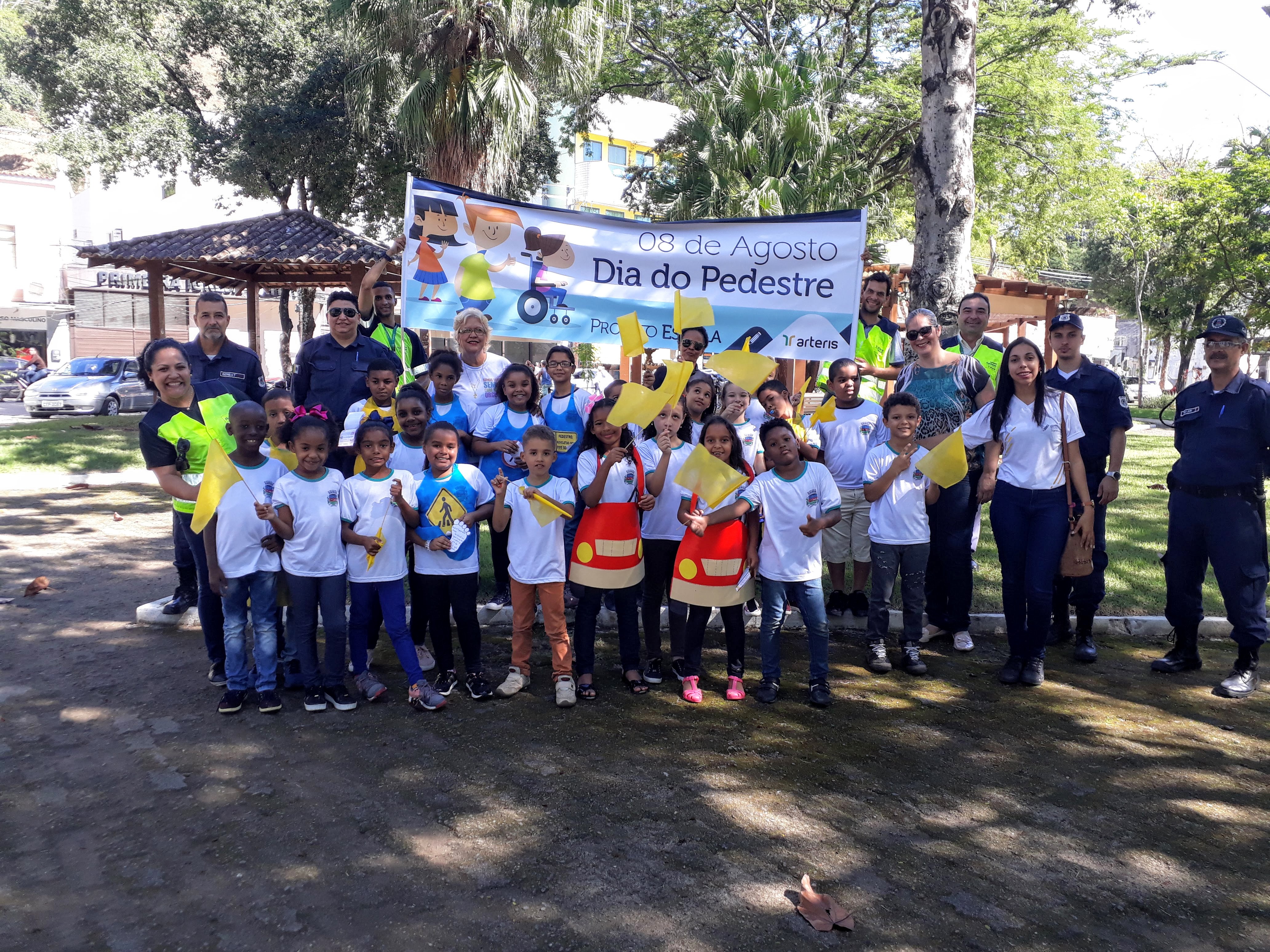 Alunos e Equipe reunidos para a ação