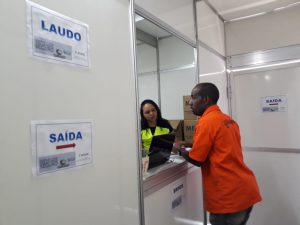 Entrega de laudo e brindes