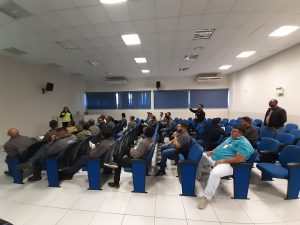 Colaboradores da empresa Serede assistiram palestra Viva Seguro