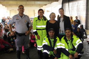 Equipe ViaPaulista reunida com a diretora da escola, Sra. Rose