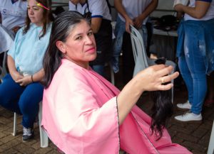 DOAÇÃO DE CABELO REALIZADA PELA MORADORA DO MUNICÍPIO DE CAMANDUCAIA PARA "MECHAS DO BEM" DA ARTERIS